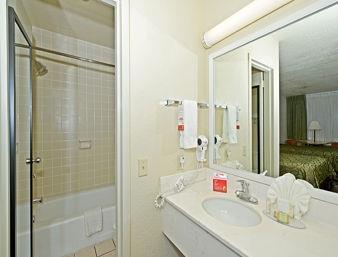 Super 8 By Wyndham Airport Hotel
