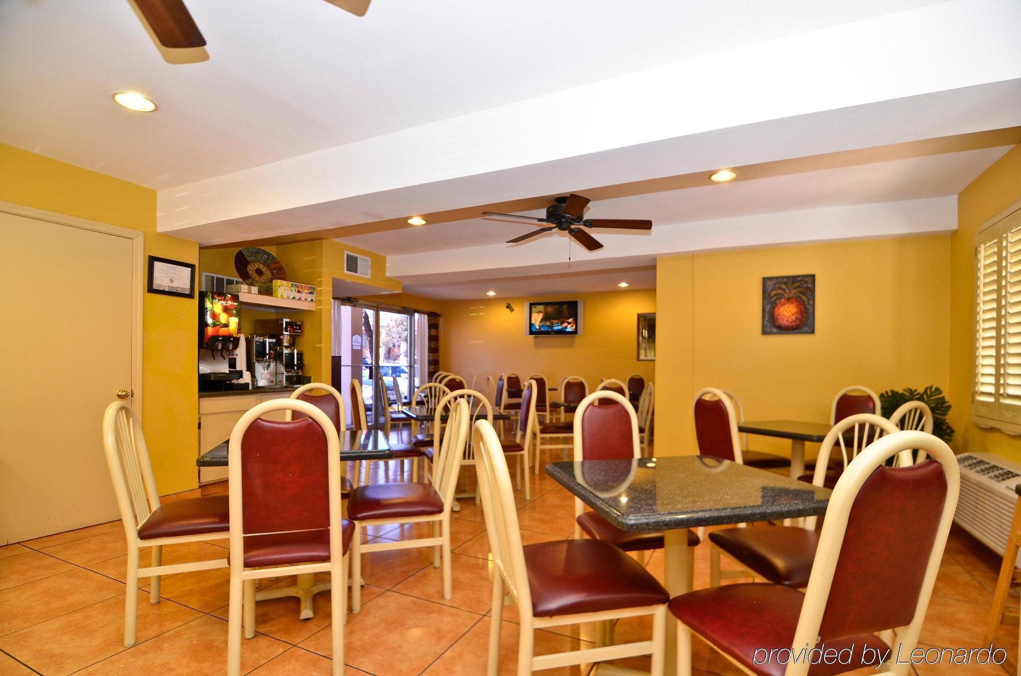 Hotel Super 8 By Wyndham Airport