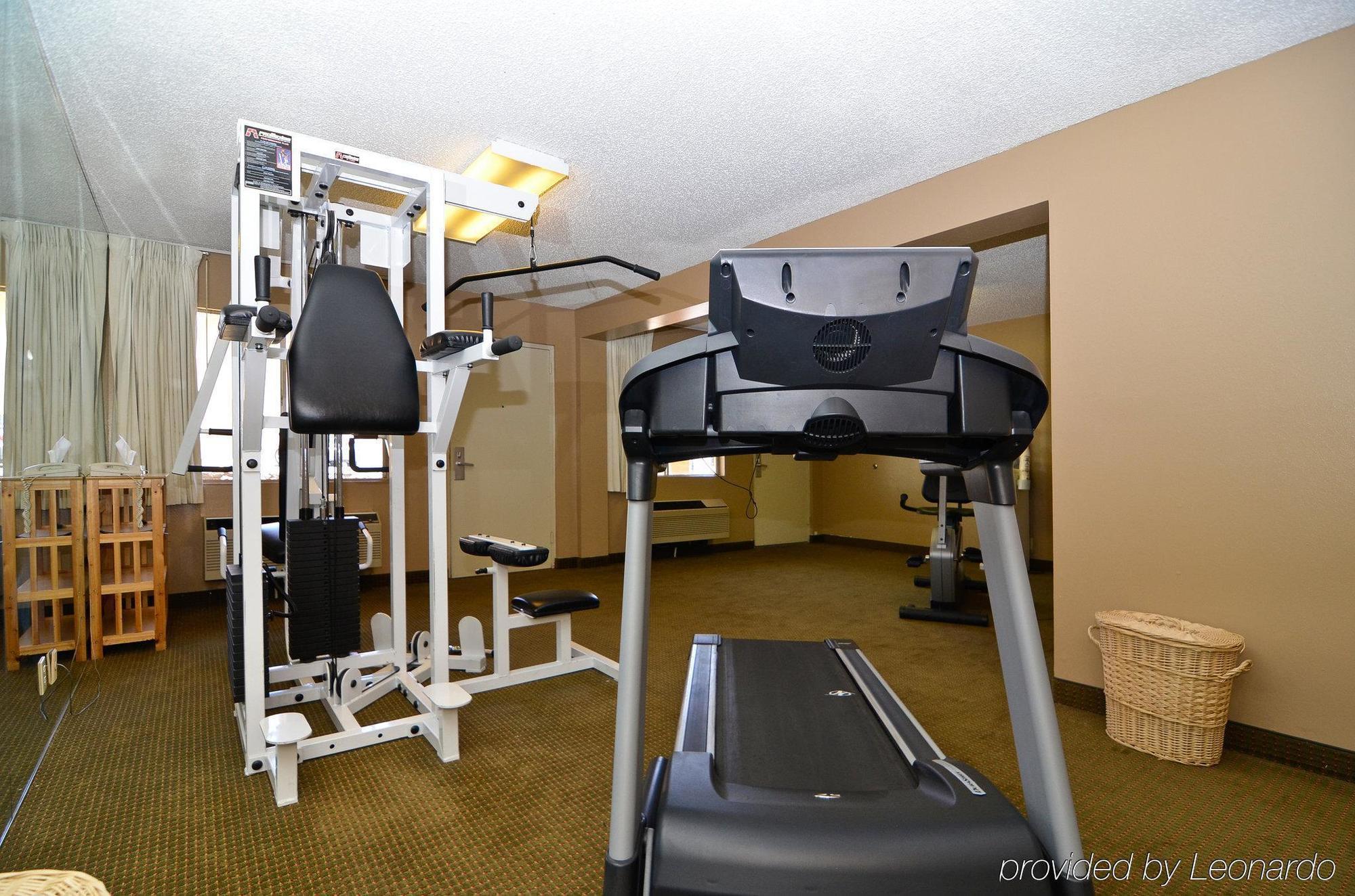 Hotel Super 8 By Wyndham Airport